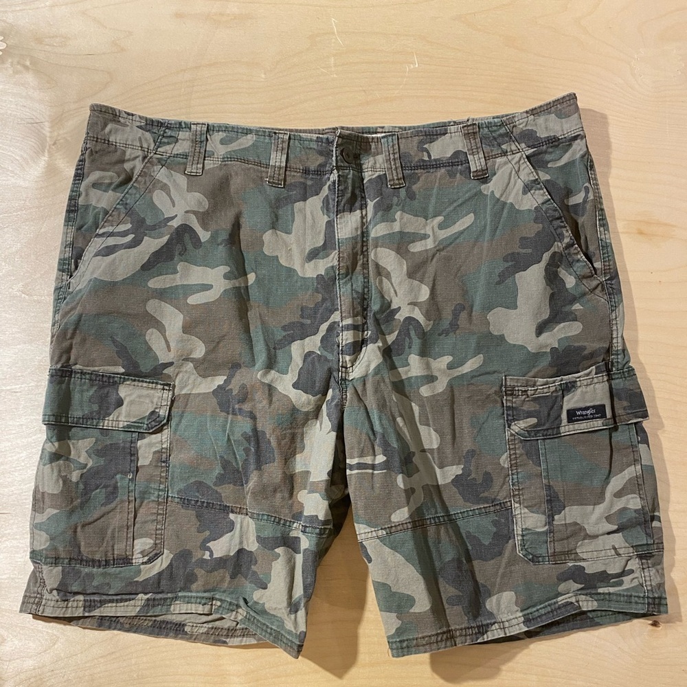 Wrangler Green Camouflage CargoRelaxed Fit  Shorts 46 x 10 (PB)